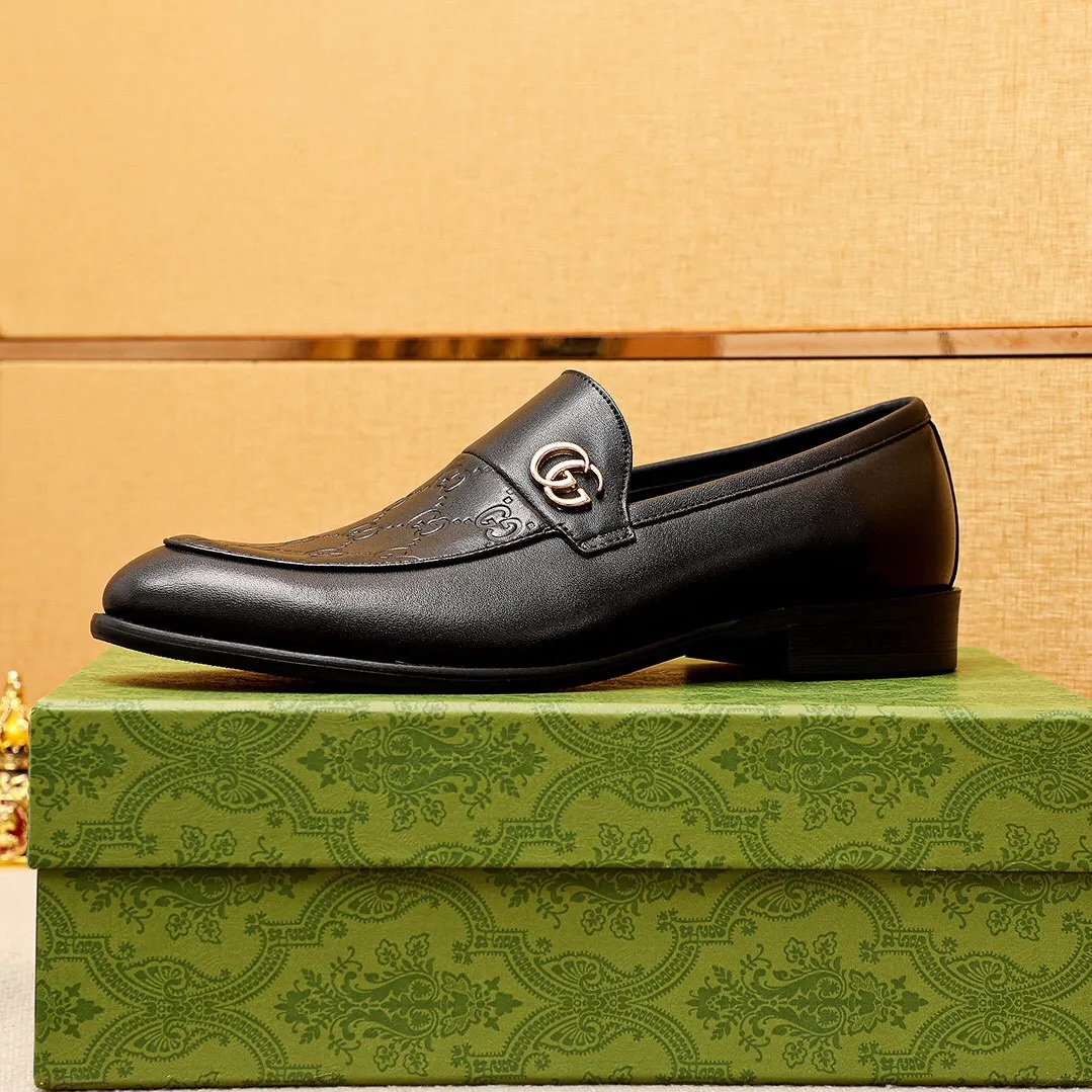 Men's shoes 💰400 💐 Product trademark: GUCCI "Gucci" casual leather shoes Regular size: 39-44 (38.45.46🉑️Customized) Product materials: Selected imported first-layer calfskin embossed upper + luxury hardware buckle, imported 🐑 sheepskin lining. Strong three-dimensional visual effect, original combination outsole Color: 1⃣️color optional
